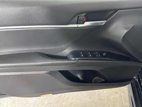 Used 2018 Toyota Camry SE image 18