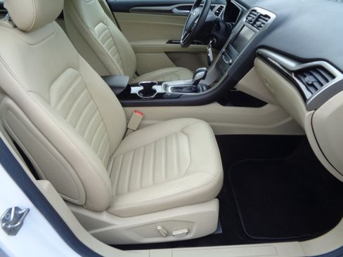 Used 2014 Ford Fusion SE w/ Equipment Group 202A image 26