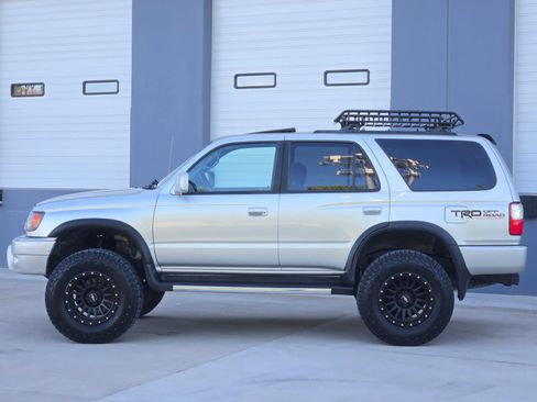Used 2000 Toyota 4Runner SR5 AWD/4WD image 5