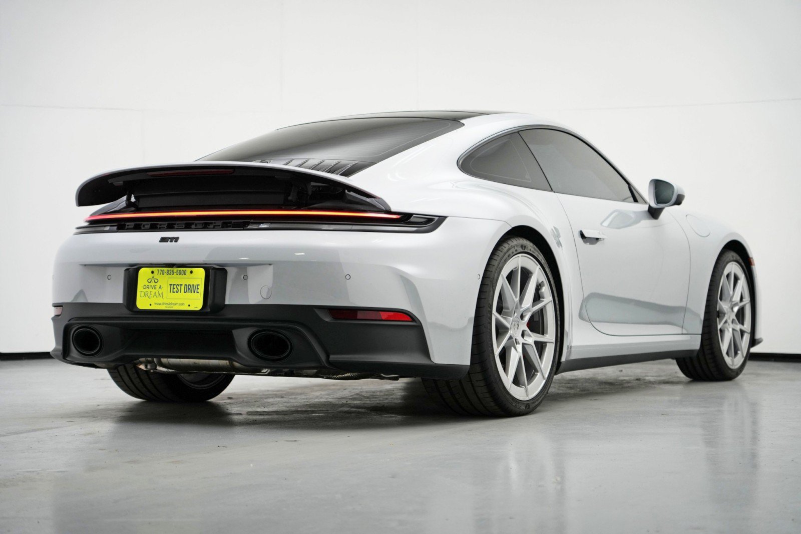 Used 2025 Porsche 911 Carrera RWD image 48