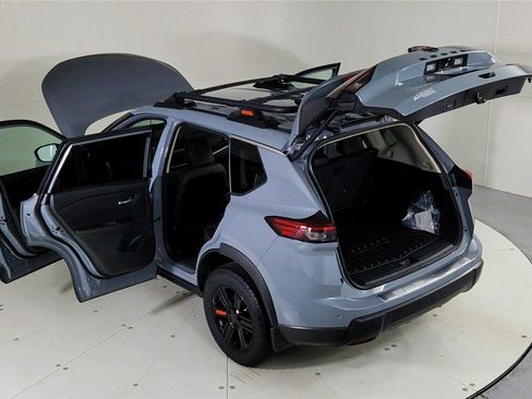 Used 2025 Nissan Rogue SV image 27