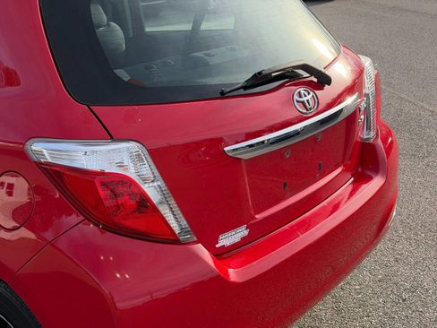 Used 2012 Toyota Yaris LE image 27