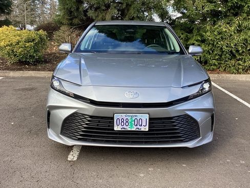 Used 2025 Toyota Camry LE w/ Convenience Package image 21