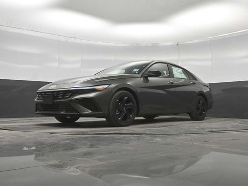 New 2026 Hyundai Elantra SEL Sport FWD image 36