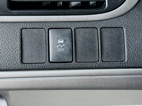 Used 2014 Toyota Camry L image 17