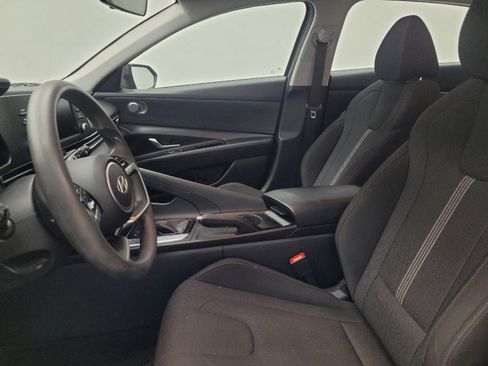 Used 2025 Hyundai Elantra SE FWD image 17