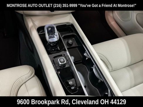 New 2025 Volvo XC60 T8 Ultra w/ Climate Package image 17