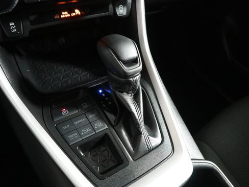 Used 2024 Toyota RAV4 LE AWD/4WD image 22