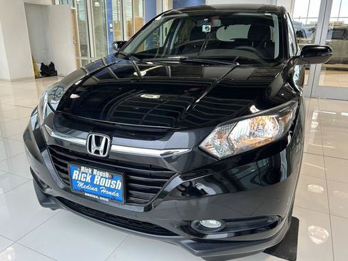 Used 2017 Honda HR-V EX image 3