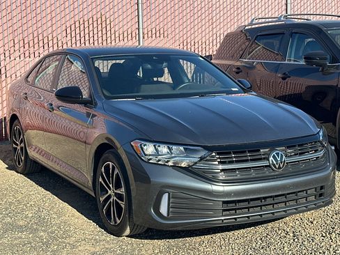 Used 2024 Volkswagen Jetta Sport FWD image 2