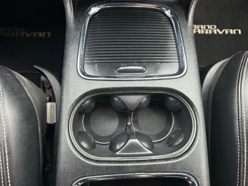 Used 2014 Dodge Grand Caravan SXT image 22