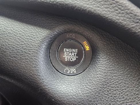 Used 2020 Jeep Cherokee Latitude Plus FWD image 27