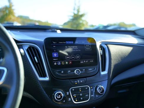 Used 2023 Chevrolet Malibu LT image 14