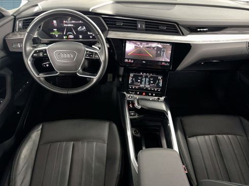Used 2022 Audi e-tron Premium Plus w/ Premium Plus Package image 27