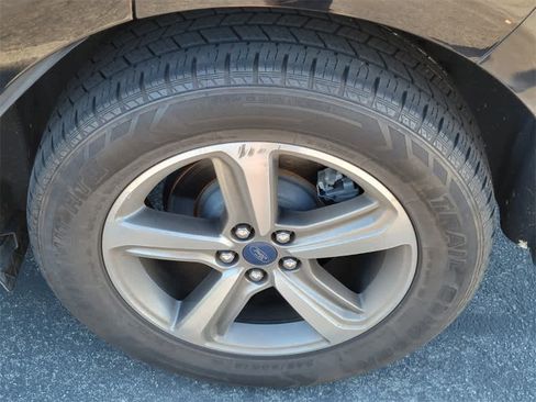 Used 2019 Ford Edge SEL w/ Equipment Group 201A image 4