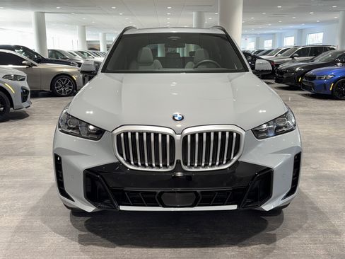 New 2026 BMW X5 xDrive40i w/ M Sport Package AWD/4WD image 2