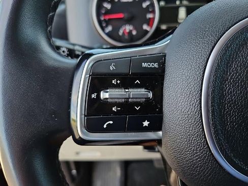 Used 2024 Kia Carnival LX FWD image 26