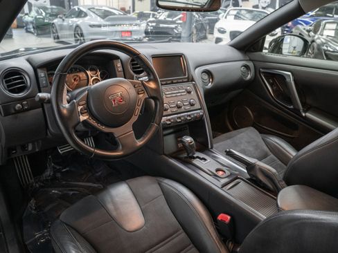 Used 2013 Nissan GT-R Premium image 13