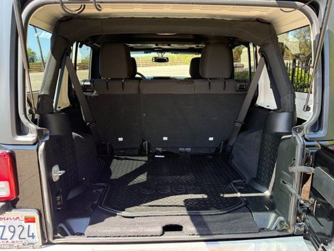 Used 2018 Jeep Wrangler Unlimited Sport S AWD/4WD image 12