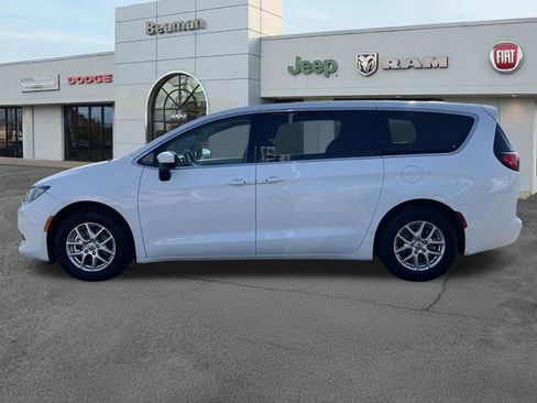 Used 2023 Chrysler Voyager LX FWD image 4