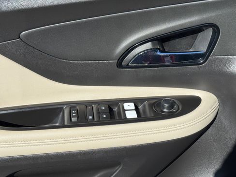 Used 2018 Buick Encore Sport Touring image 17