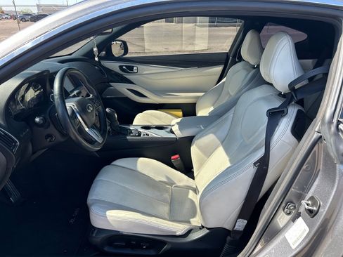 Used 2017 INFINITI Q60 Red Sport 400 image 12