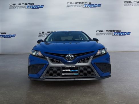 Used 2023 Toyota Camry SE image 2