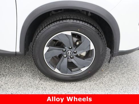 Used 2024 Nissan Rogue SV image 5