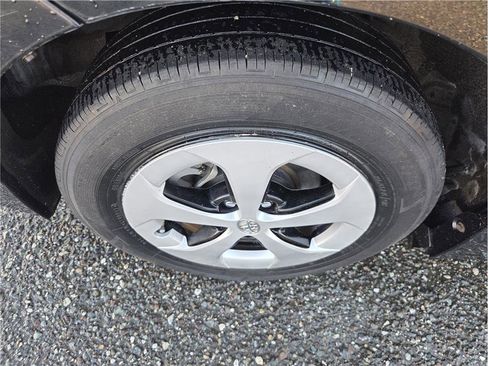 Used 2014 Toyota Prius Four image 11