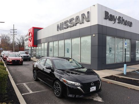 Certified 2025 Nissan Sentra SR w/ SR Premium Package image 2