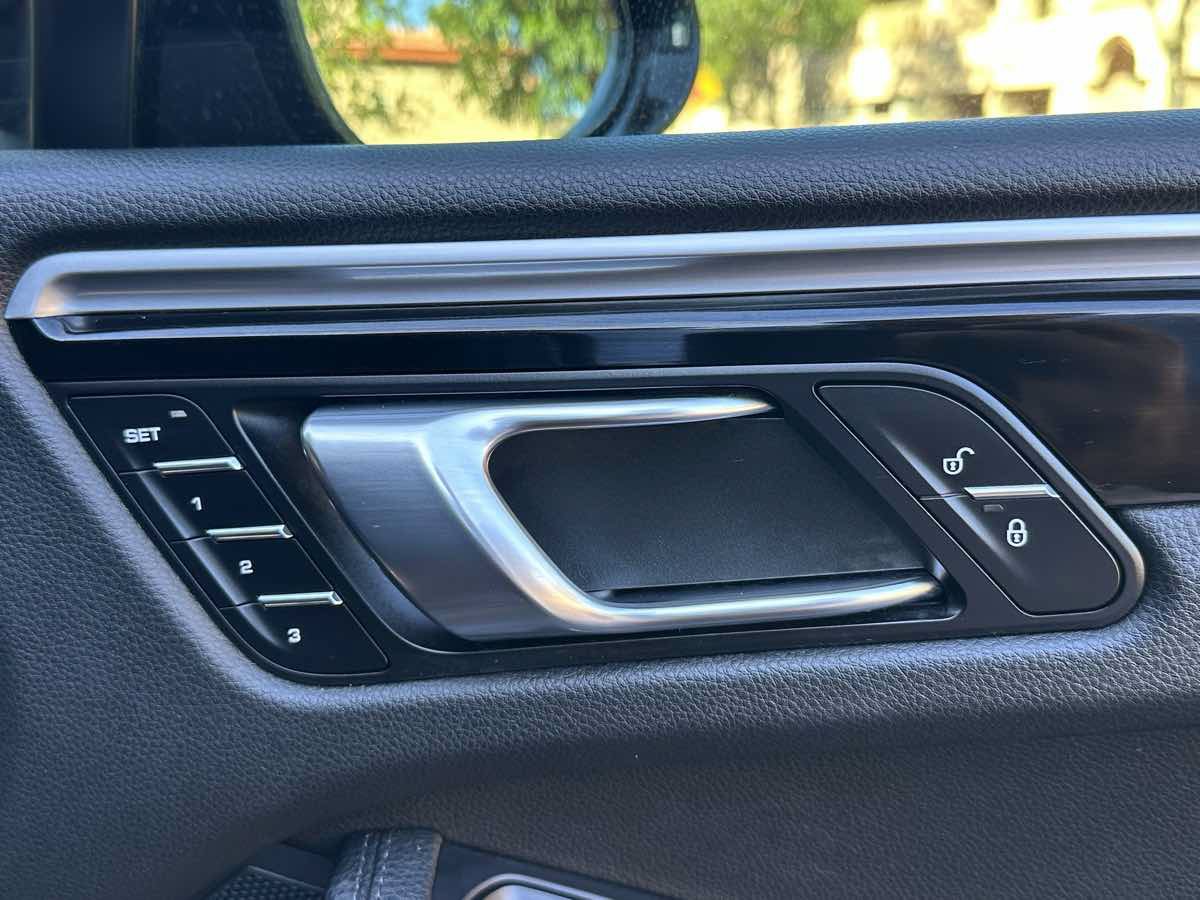 Used 2018 Porsche Macan AWD/4WD image 51