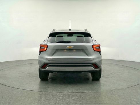 Used 2025 Chevrolet Trax LT FWD image 7