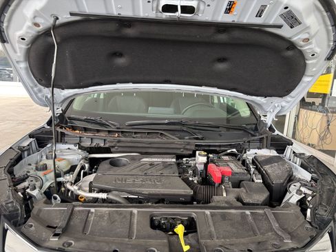Used 2025 Nissan Rogue SV image 34
