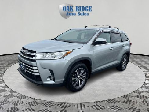 Used 2019 Toyota Highlander XLE AWD/4WD image 1