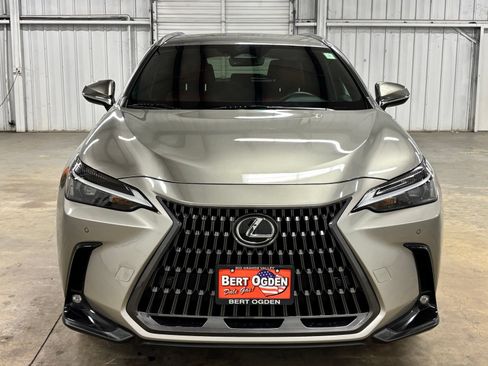 Used 2025 Lexus NX 250 FWD w/ Accessory Package (2T) image 2