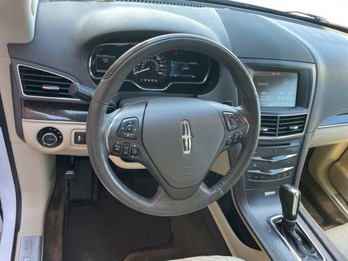 Used 2014 Lincoln MKT FWD image 24