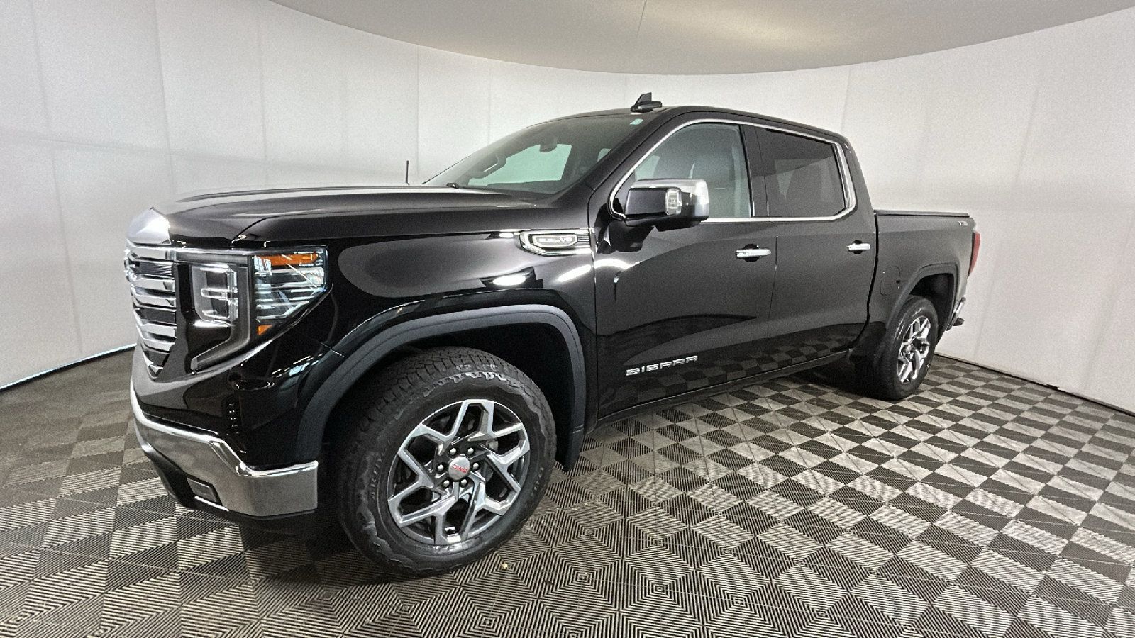 Used 2023 GMC Sierra 1500 SLT w/ SLT Convenience Package AWD/4WD image 8