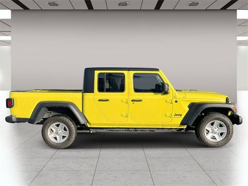 Used 2023 Jeep Gladiator Sport image 2
