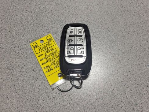 New 2026 Chrysler Pacifica Select image 30