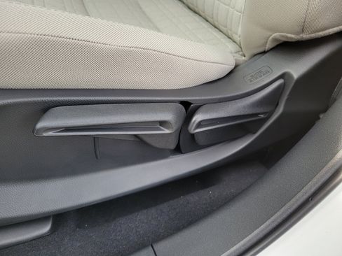 Certified 2026 Honda HR-V LX image 16