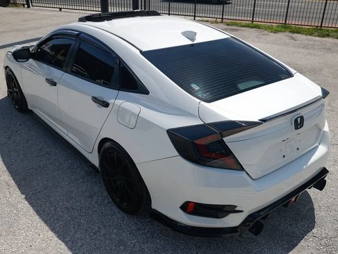Used 2016 Honda Civic Touring image 4