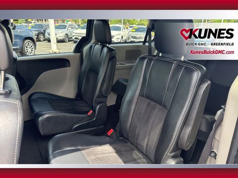 Used 2017 Dodge Grand Caravan SXT FWD image 32