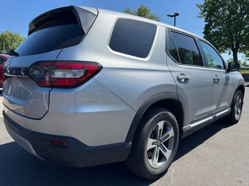 Used 2025 Honda Pilot EX-L image 4