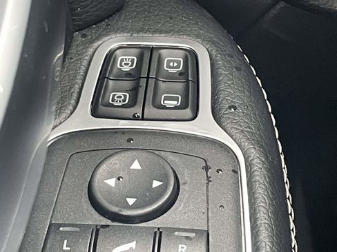 Used 2024 RAM 2500 Big Horn w/ Sport Appearance Package image 31