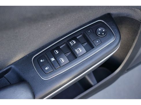 Used 2018 Dodge Charger SXT image 16