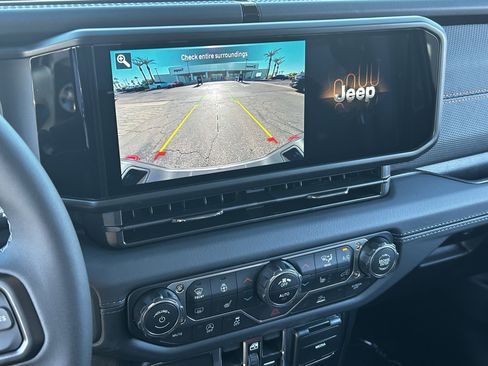 New 2025 Jeep Gladiator Mojave w/ Convenience Group image 21