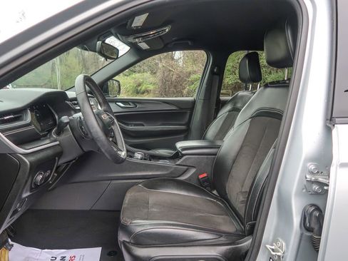 Used 2023 Jeep Grand Cherokee L Laredo image 24