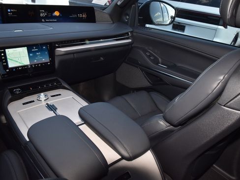 New 2025 Lincoln Navigator Reserve w/ Jet Appearance Package image 18