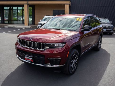 Used 2023 Jeep Grand Cherokee L Limited w/ Trailer Tow Group (B) AWD/4WD image 3