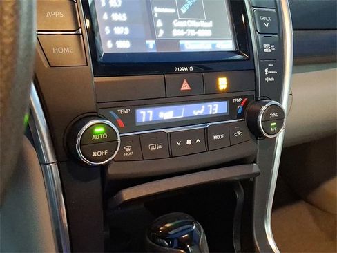 Used 2016 Toyota Camry XLE image 23